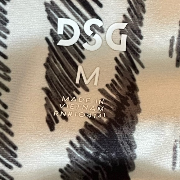 Women's DSG Momentum  Trippy Zebra Sand - Picture 7 of 9